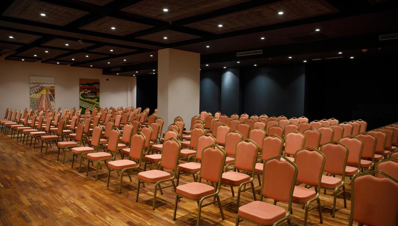 Arka Art Hotel Тирана Экстерьер фото Auditorium