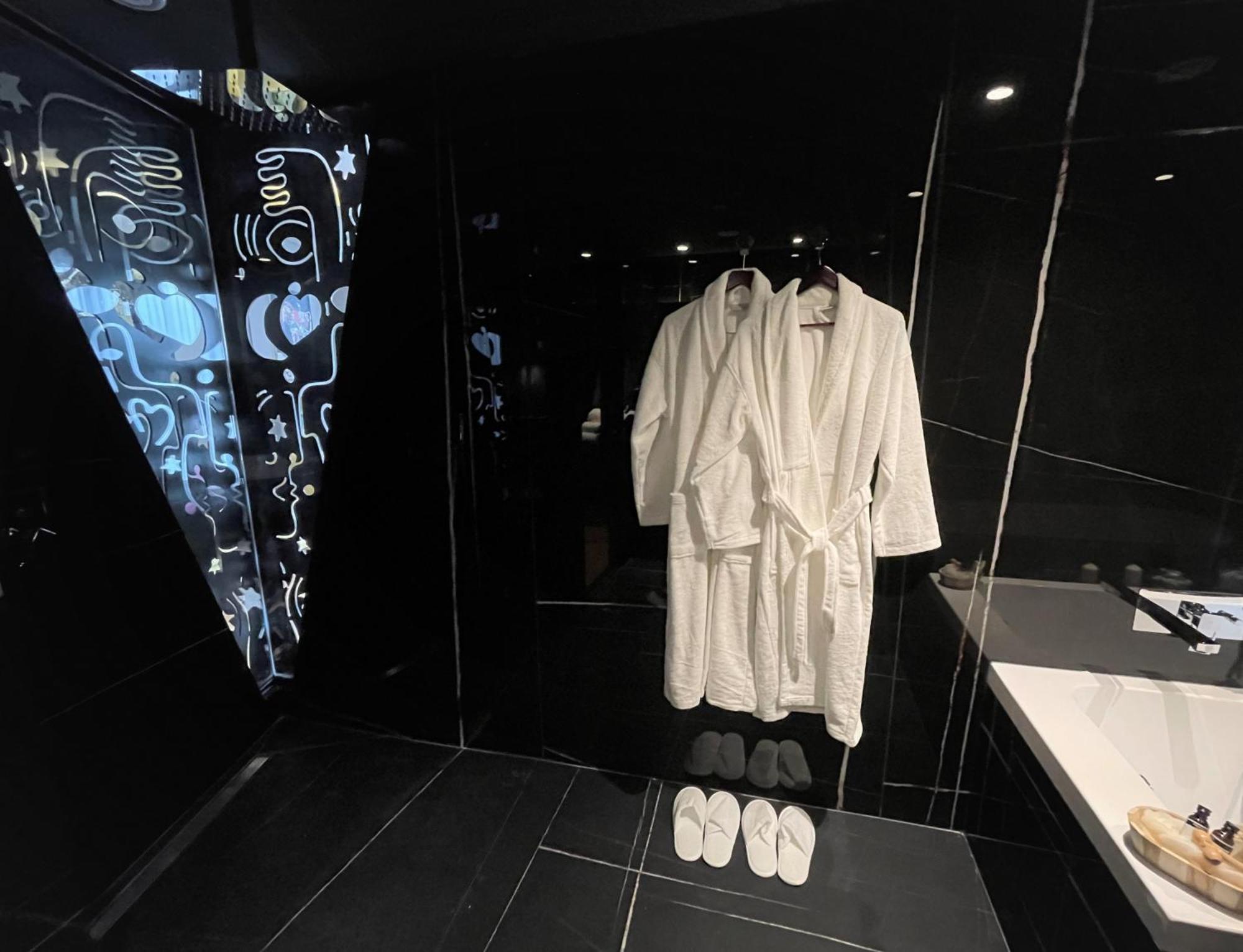 Arka Art Hotel Тирана Экстерьер фото Bathroom