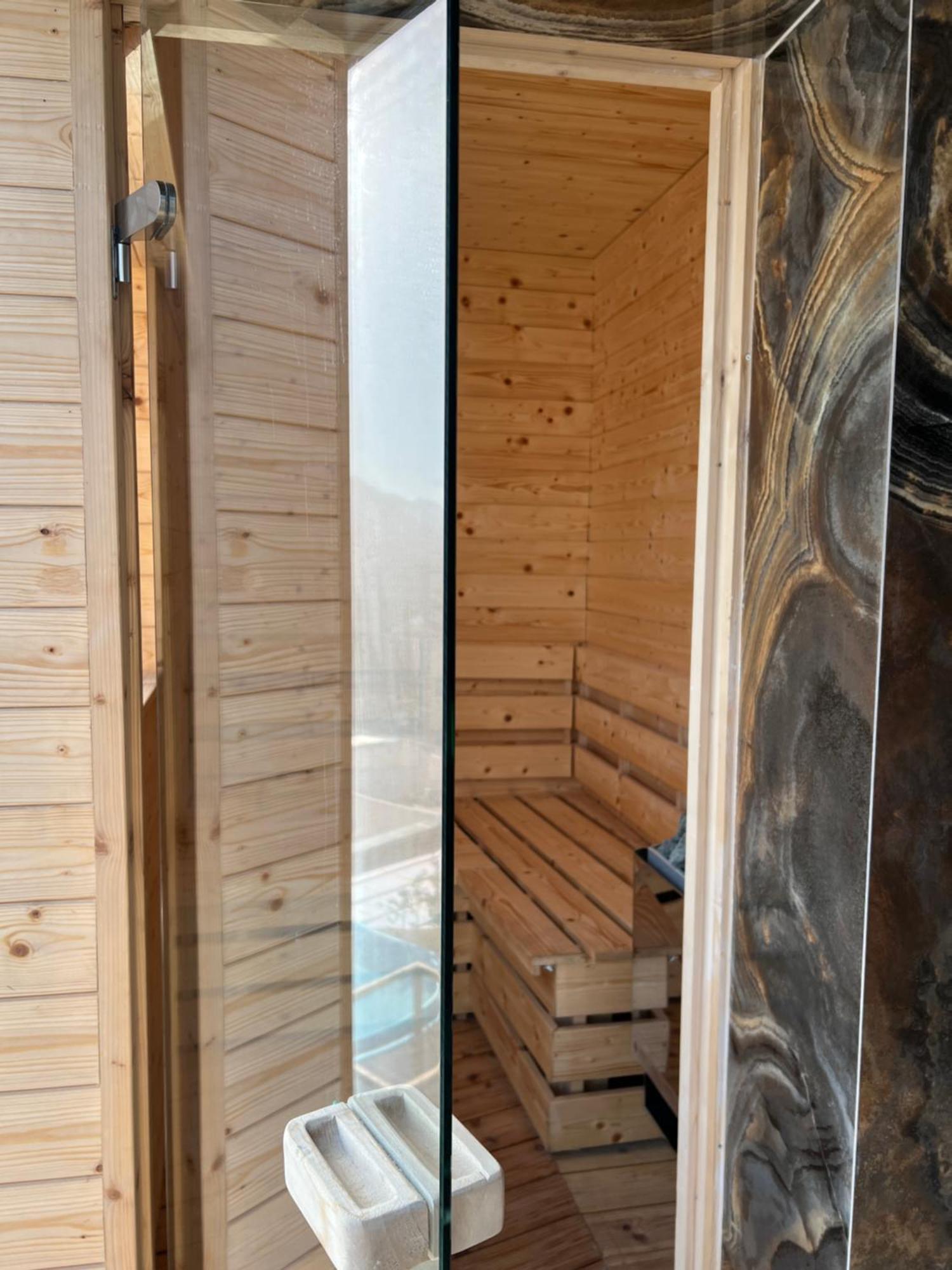Arka Art Hotel Тирана Экстерьер фото A modern Finnish sauna