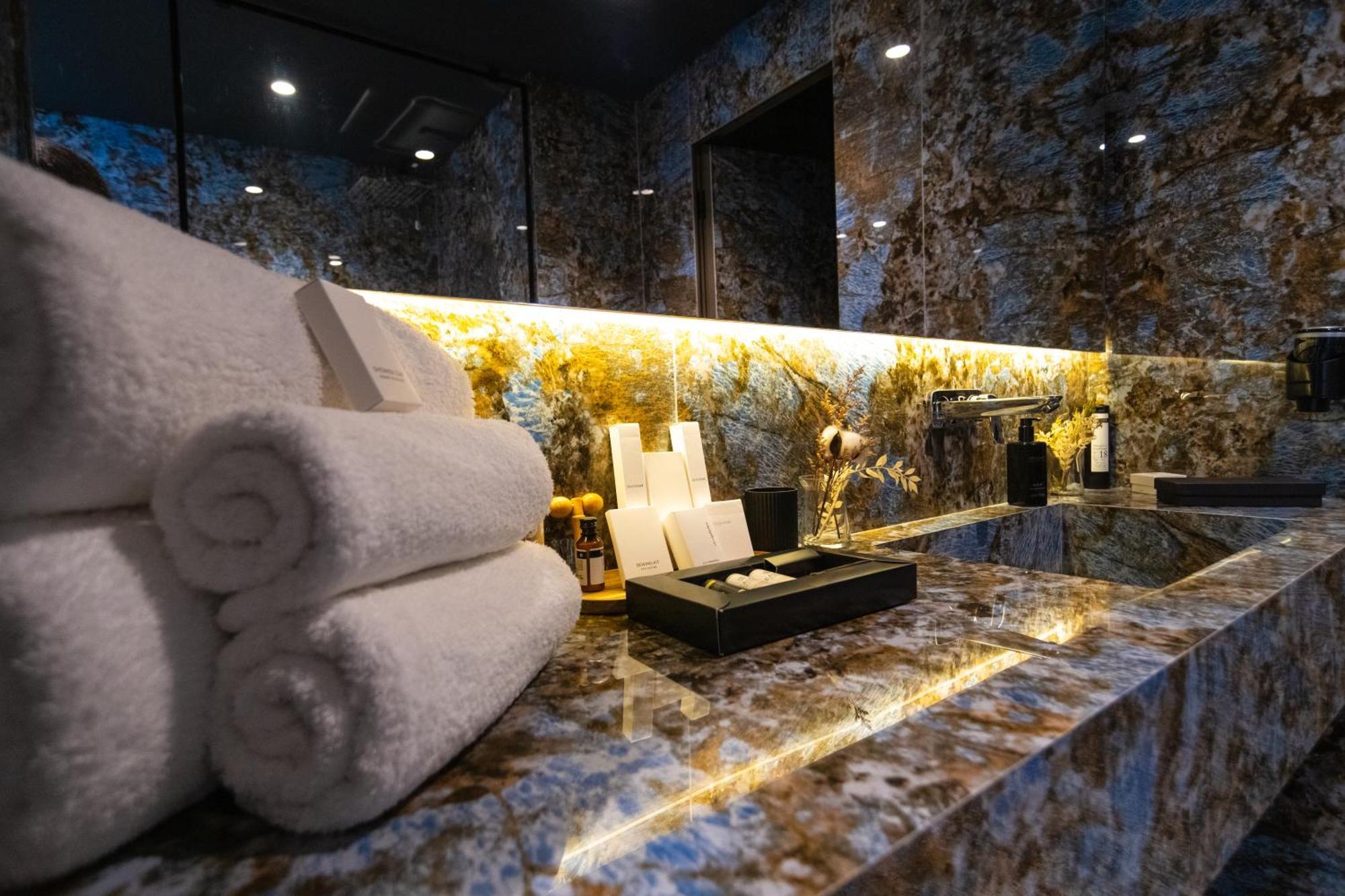 Arka Art Hotel Тирана Экстерьер фото Bathroom