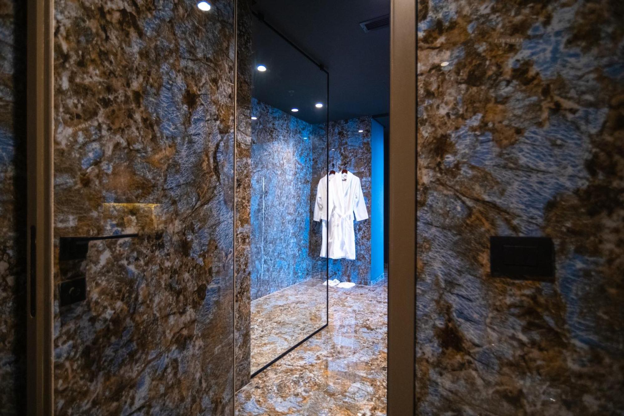 Arka Art Hotel Тирана Экстерьер фото Bathroom