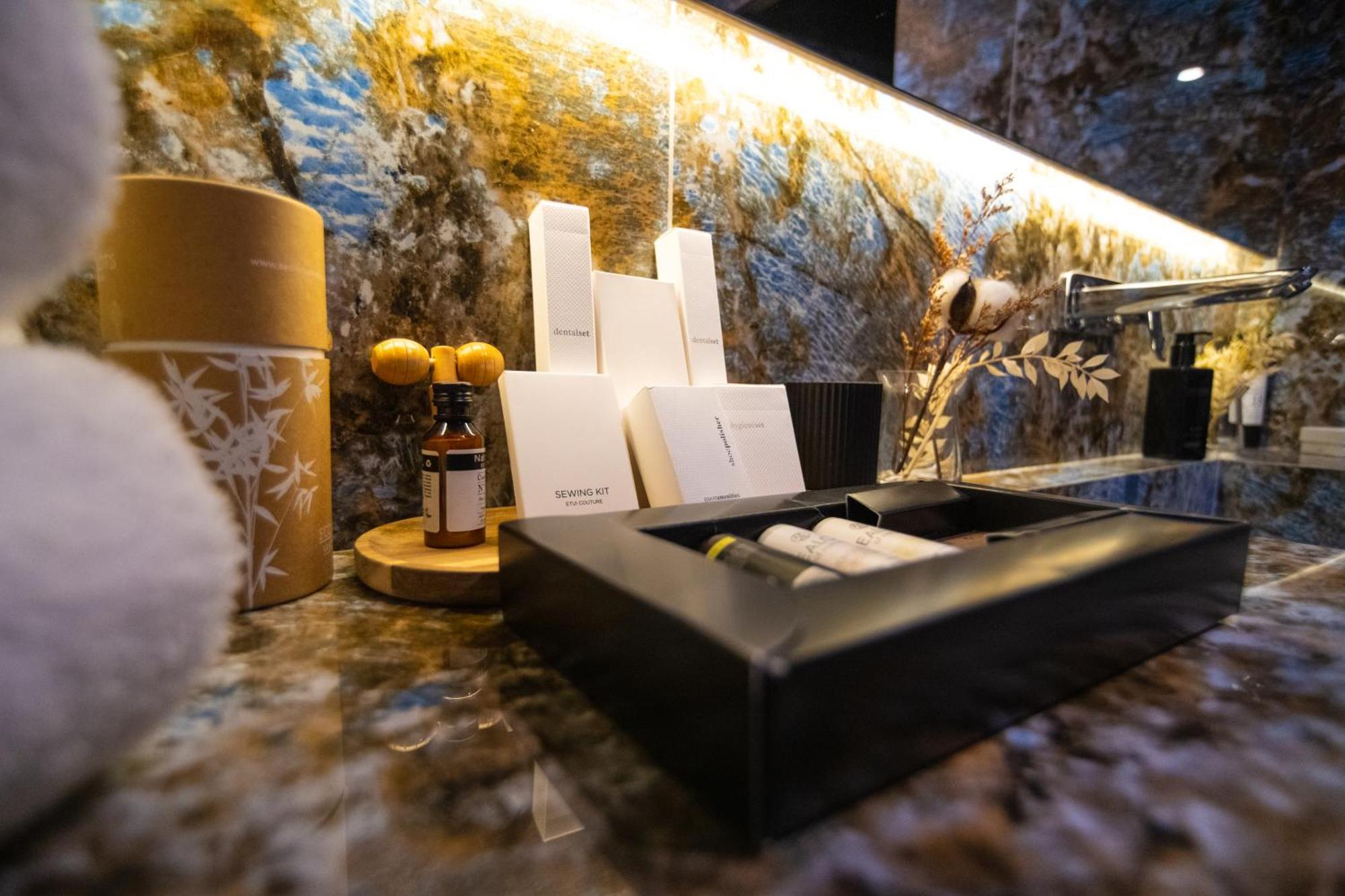 Arka Art Hotel Тирана Экстерьер фото The interior of the lounge