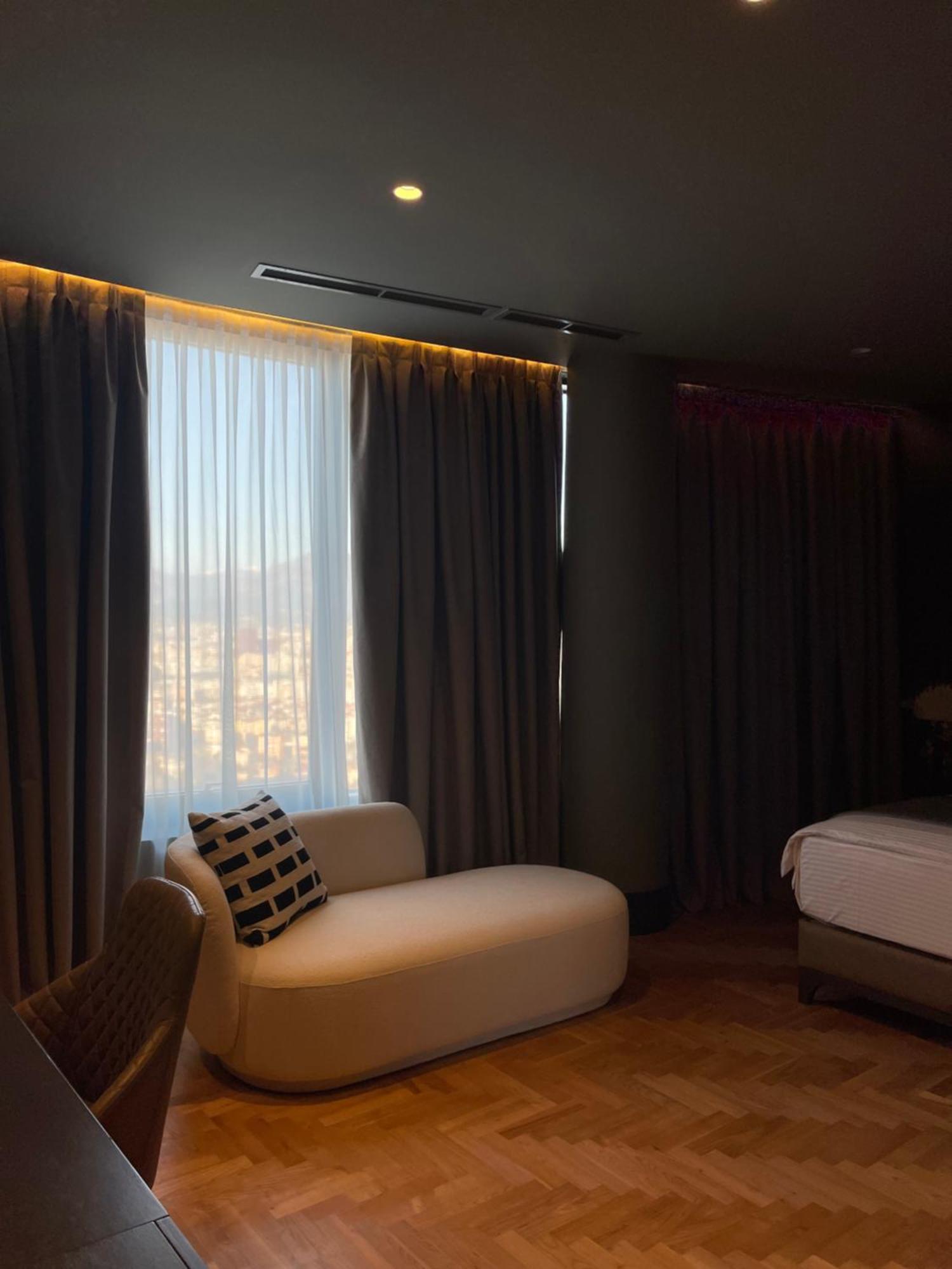 Arka Art Hotel Тирана Экстерьер фото A room at the hotel
