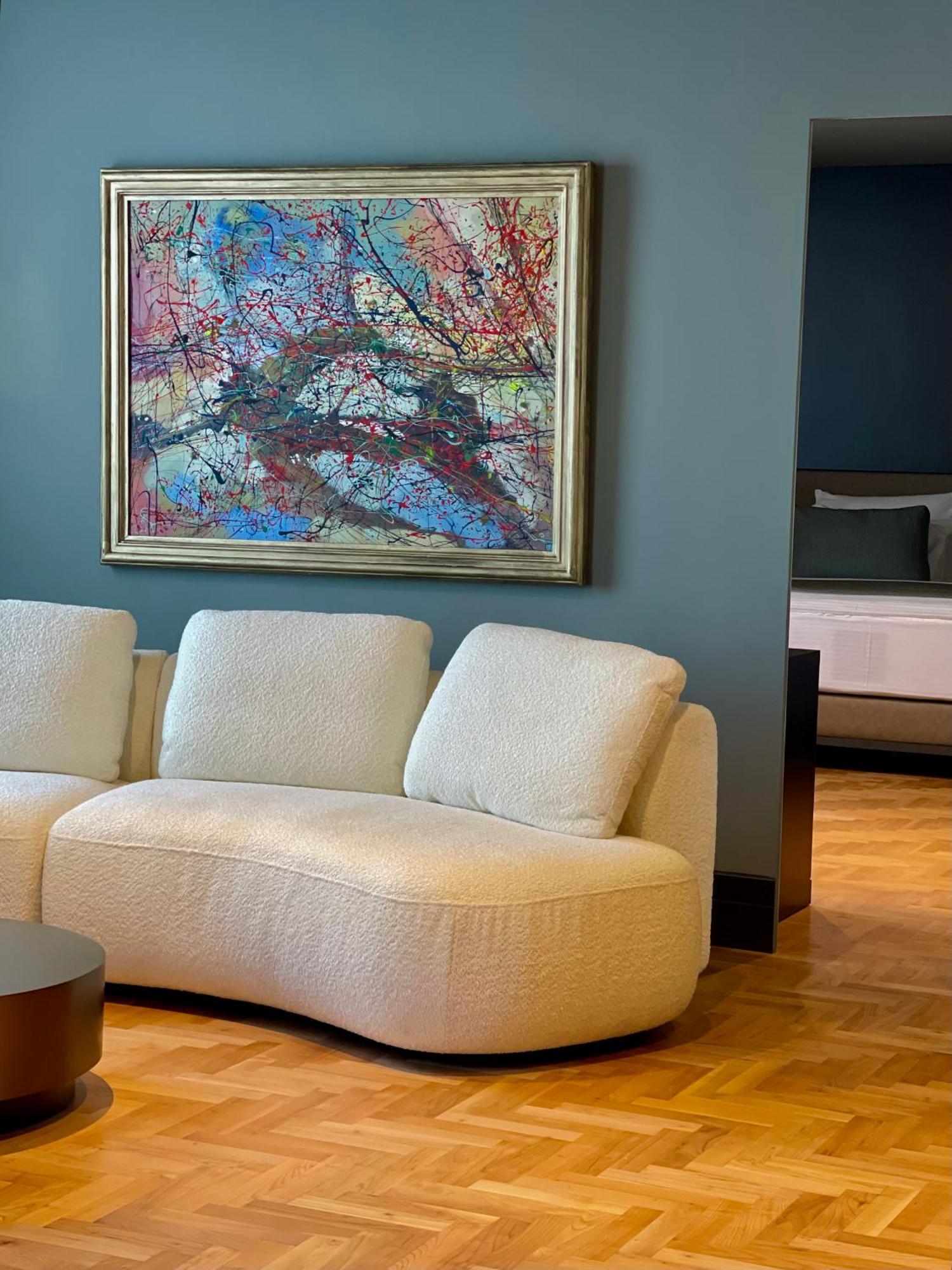 Arka Art Hotel Тирана Экстерьер фото A sofa