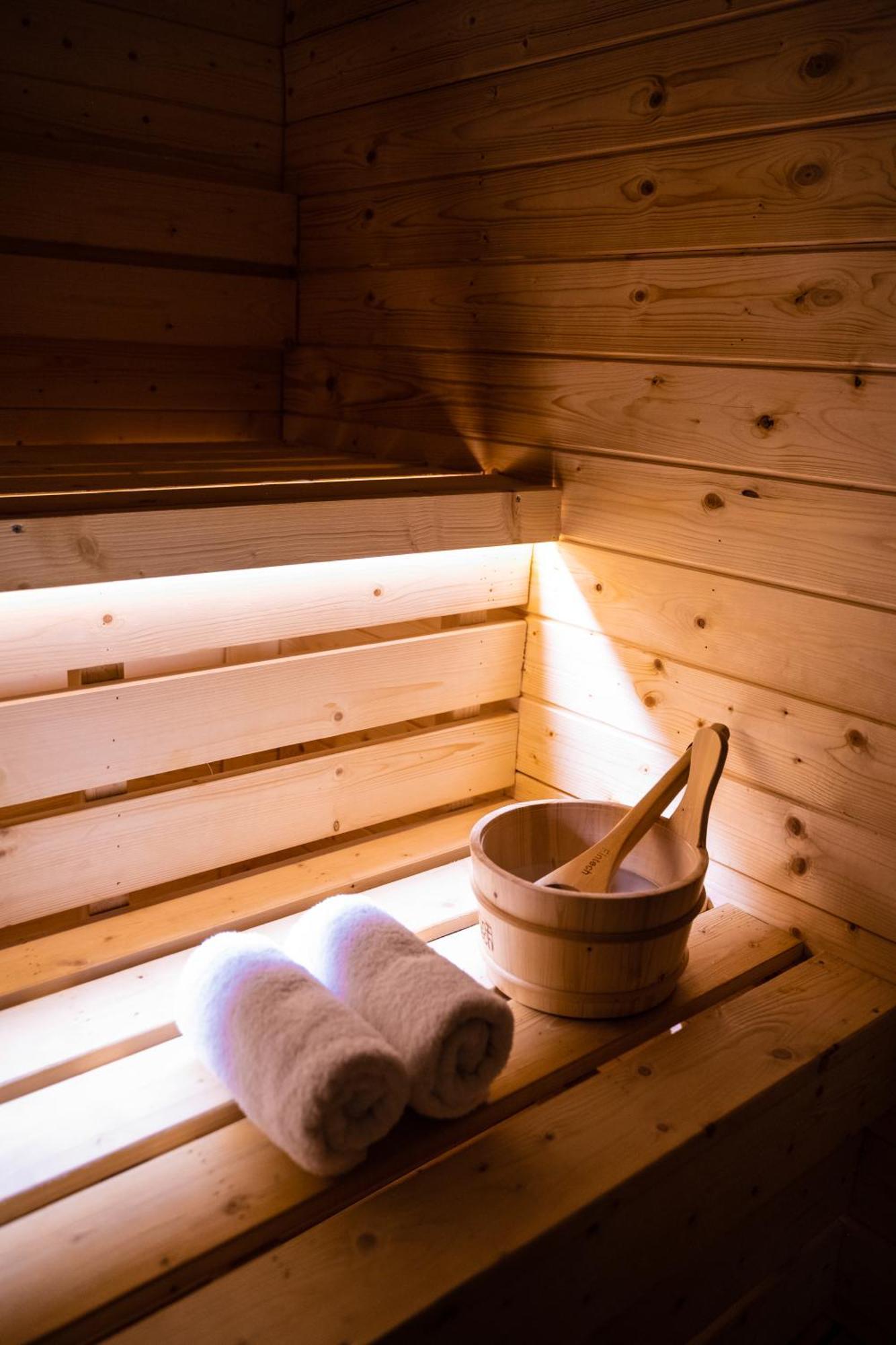 Arka Art Hotel Тирана Экстерьер фото Sauna bucket and ladle