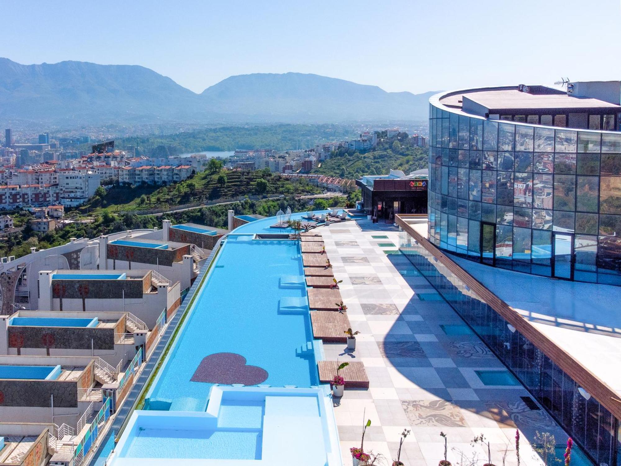 Arka Art Hotel Тирана Экстерьер фото Skyline